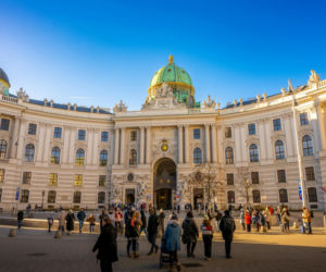 Karty podarunkowe na większe i mniejsze podróże. Ryanair z ofertą na dzień Babci i Dziadka