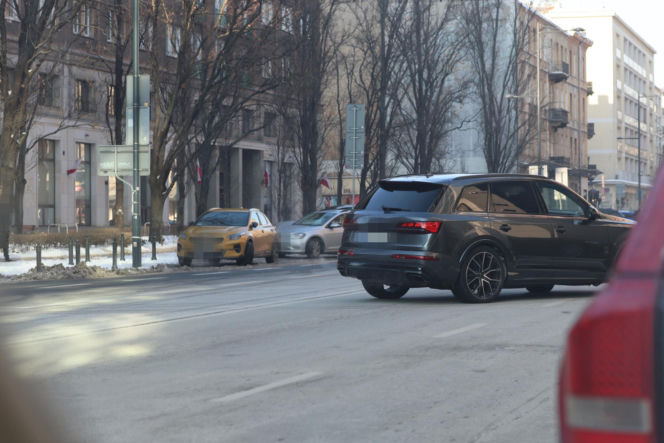 Tomasz Karolak  i Viola Kołakowska na spacerze