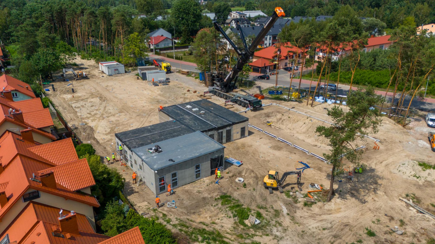 Budowa szkoły modułowej w Kobyłce pod Warszawą