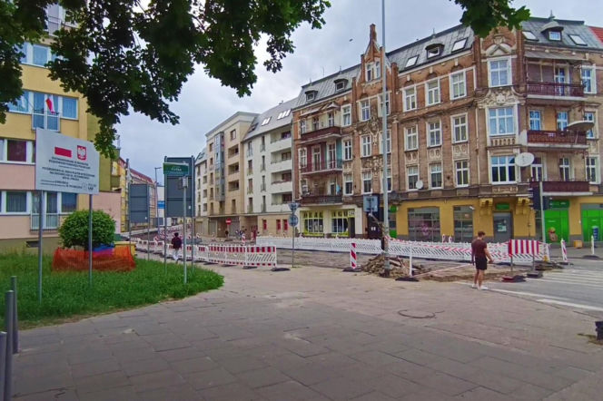Przedwojenne torowisko tramwajowe na ul. Emilii Plater