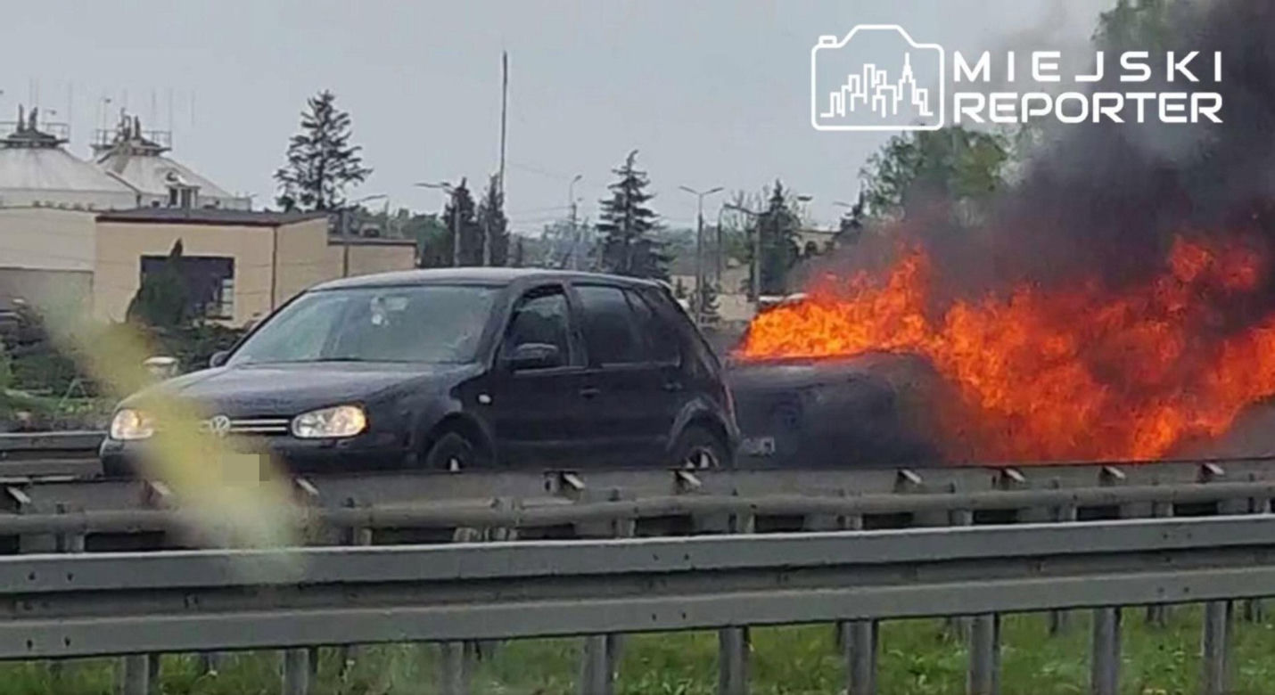 Wielki pożar auta na A2 pod Warszawą. Korek na autostradzie miał kilka kilometrów