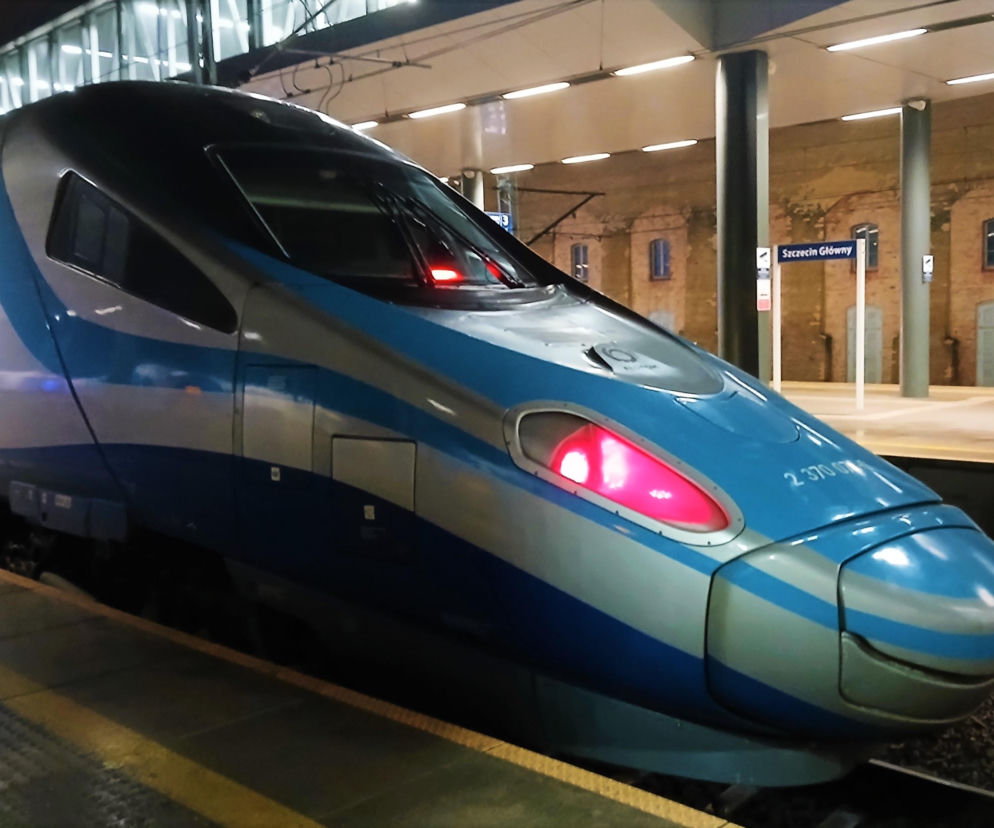 Pociąg Pendolino na peronie stacji Szczecin Główny. O cenach biletów po przyspieszeniu do 250 km/h przeczytasz w Eska.