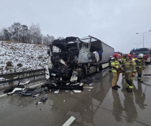 Dramatyczne sceny na autostradzie A4. Jedna z ciężarówek zamieniła się w kulę ognia