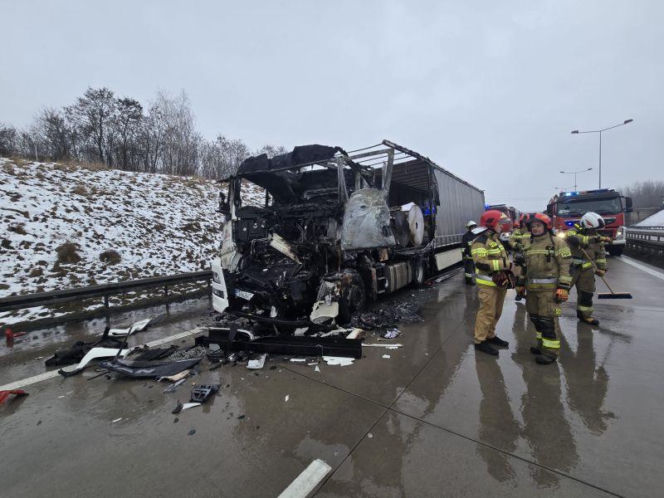Dramatyczne sceny na autostradzie A4. Jedna z ciężarówek zamieniła się w kulę ognia