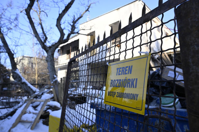 Kaczyńskiego nie ma w domu, a sąsiedzi rozwalają ściany