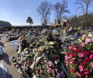Rodzinna masakra w Kadłubie. Ojczym i prababcia 17-letniego mordercy spoczęli w osobnych grobach