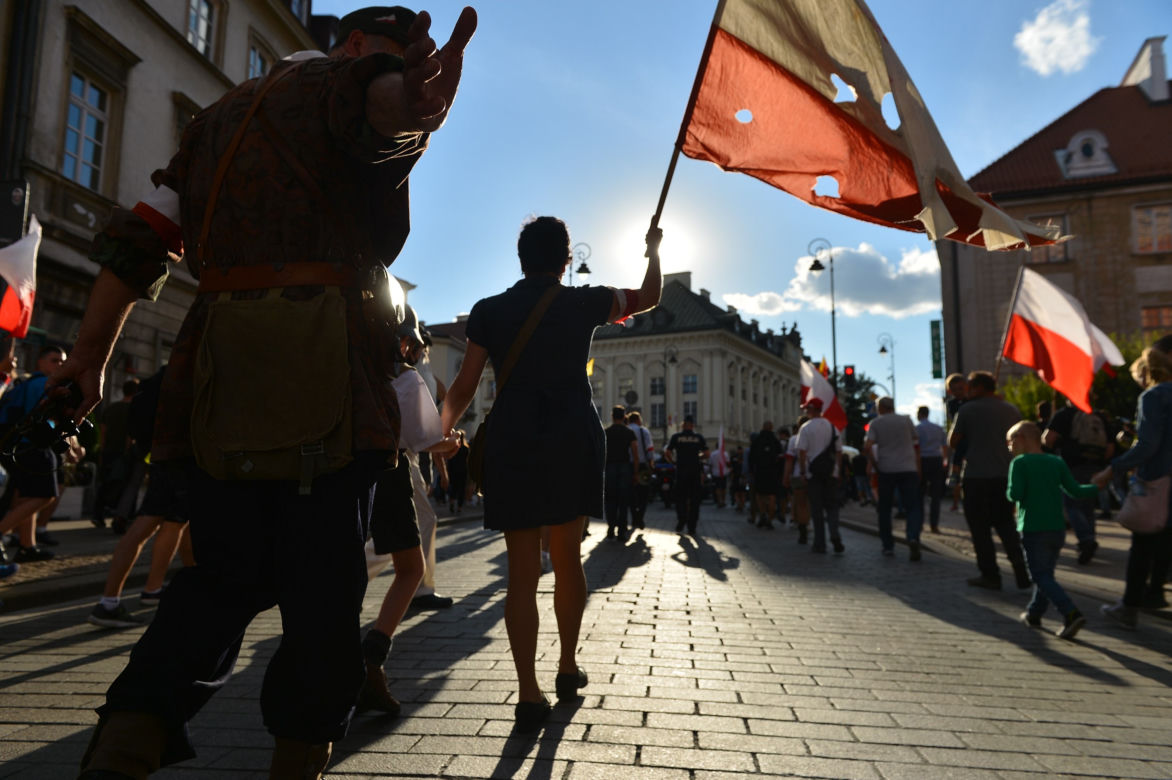  Dewastują tęczową flagę na obchodach Powstania Warszawskiego