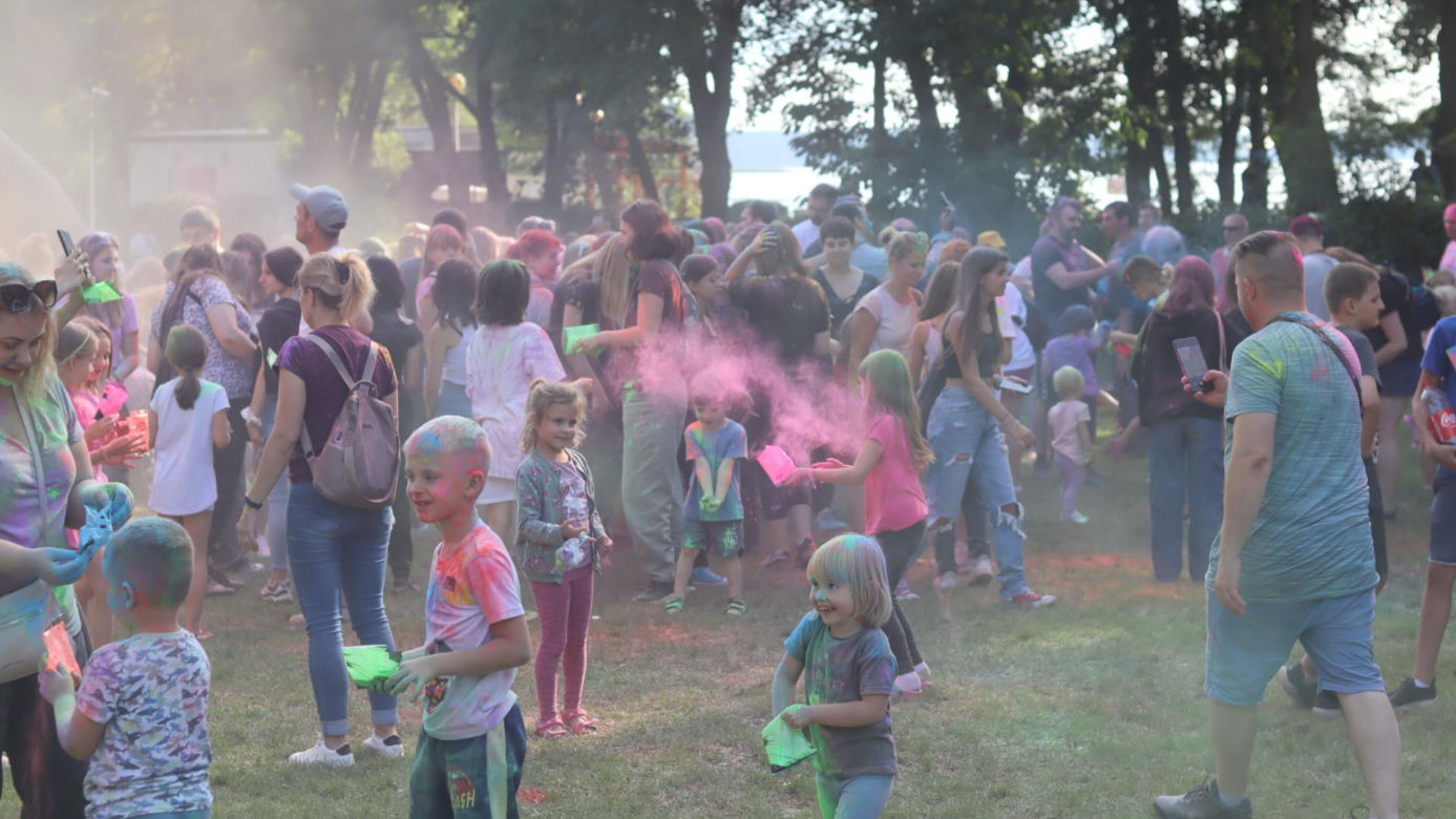 To była prawdziwa eksplozja kolorów! Tak wyglądało Holi Święto Kolorów w Lublinie 2023! [GALERIA]