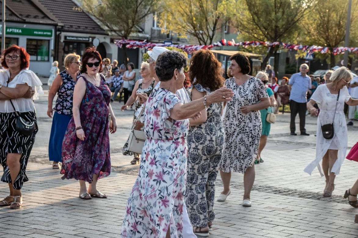 Starachowice i Międzypokoleniowa Potańcówka – Hit sezonu, który pokochali wszyscy