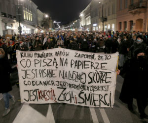 Ani jednej więcej. Najmocniejsze hasła na protestach po śmierci Izabeli z Pszczyny [ZDJĘCIA]