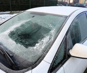 Jazda nieodśnieżonym samochodem jest niedozwolona