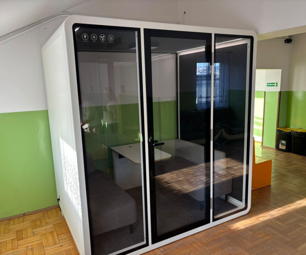 Pierwsza kabina akustyczna w sądeckiej szkole. Kolejne placówki chca mieć podobne! [ZDJĘCIA]