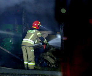 Ogromny pożar hali w Kętach. W akcji ponad 30 jednostek straży!