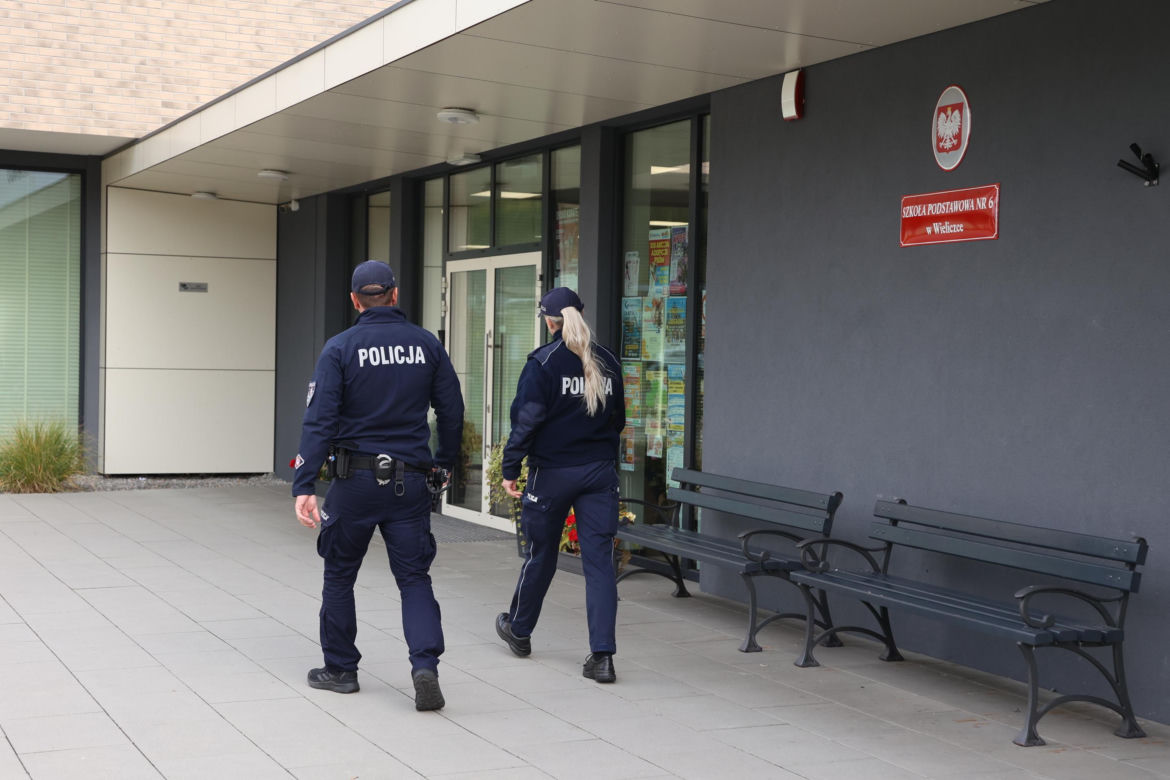 Policja znów pojawi się w szkołach! Komenda Główna zapowiada kolejne patrole od poniedziałku