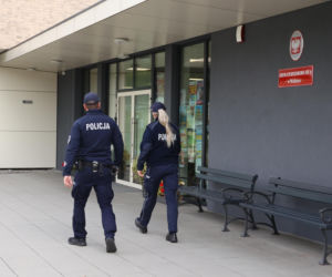 Policja znów pojawi się w szkołach! Komenda Główna zapowiada kolejne patrole od poniedziałku