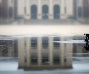 Atak na Uniwersytecie Browna. Co policja ukrywa o sprawcy?