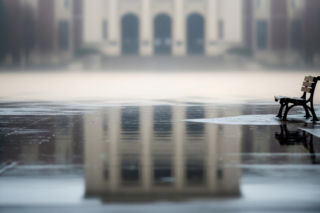 Atak na Uniwersytecie Browna. Co policja ukrywa o sprawcy?