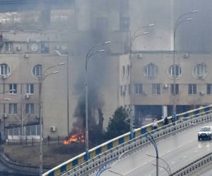 Tak po miesiącu wojny wygląda Ukraina. Gruzy, krew dzieci, rozpacz matek [ZDJĘCIA]