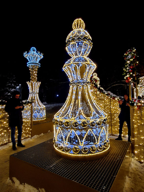 Warszawska iluminacja świąteczna. Magiczny spacer Traktem Królewskim