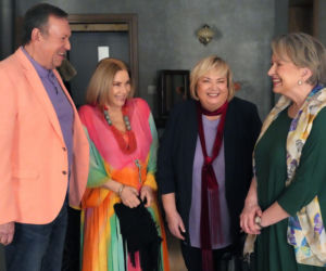 Barwy szczęścia odc. 3362. Basia (Sławomira Łozińska), Róża (Anna Gornostaj), Zdzisio (Zbigniew Buczkowski), Jola (Małgorzata Potocka)