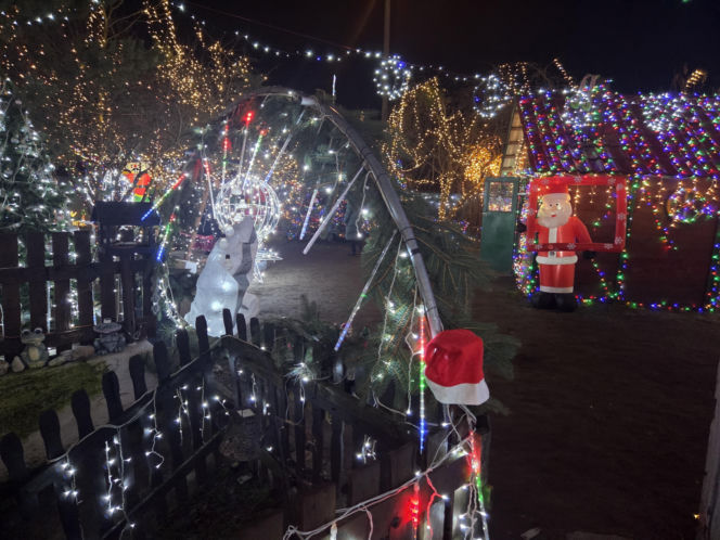 Bydgoski dom Griswoldów znów zachwyca. 300 tysięcy lampek robi niesamowity efekt