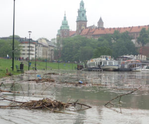Powódź w Krakowie 24.05.2019: Fala kulminacyjna na Wiśle: zalane bulwary, okropny widok