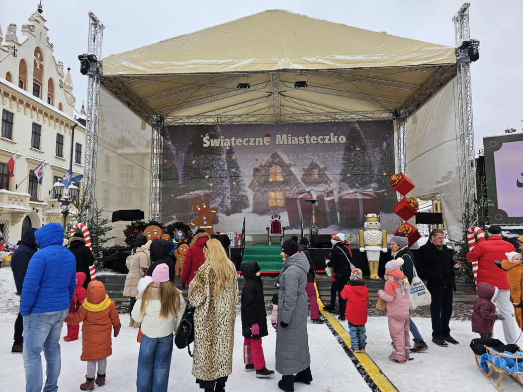 Jarmark Bożonarodzeniowy w Rzeszowie. Parada św. Mikołaj 2023 
