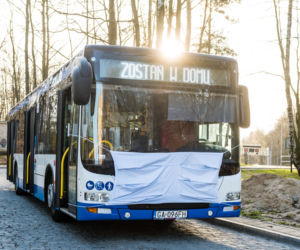 Autobusy w Gdyni, zachęcają do noszenia maseczek