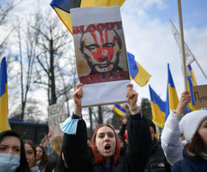 Warszawa solidarna z Ukrainą. Trwa manifestacja Nigdy więcej wojny