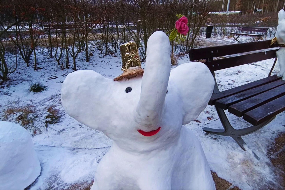 Rzeźby ze śniegu na pętli Głębokie