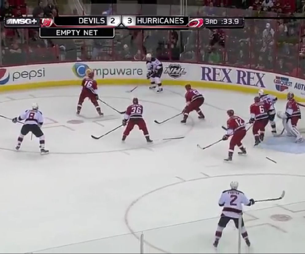 NHL. Bramkarz Cam Ward zdobywcą gola. Niecodziennie wydarzenie w świecie hokeja + WIDEO