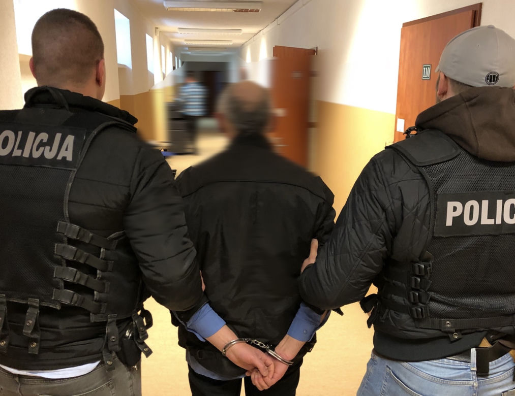 Słupsk. Policjant raniony nożem! Wielka awantura w przychodni [ZDJĘCIA]