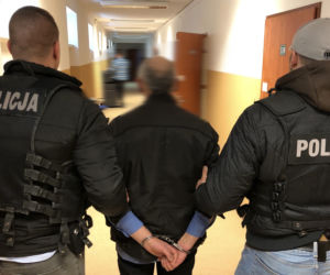 Słupsk. Policjant raniony nożem! Wielka awantura w przychodni [ZDJĘCIA]