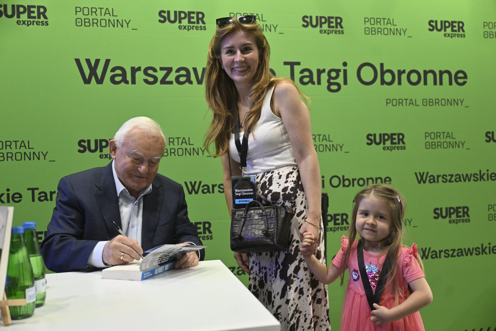 Były premier Leszek Miller na warszawskich Targach Obronnych