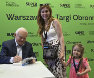 Były premier Leszek Miller na warszawskich Targach Obronnych