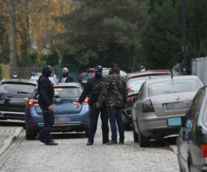 Policja pilnuje Kaczyńskiego? Radiowozy pod domem i kościołem
