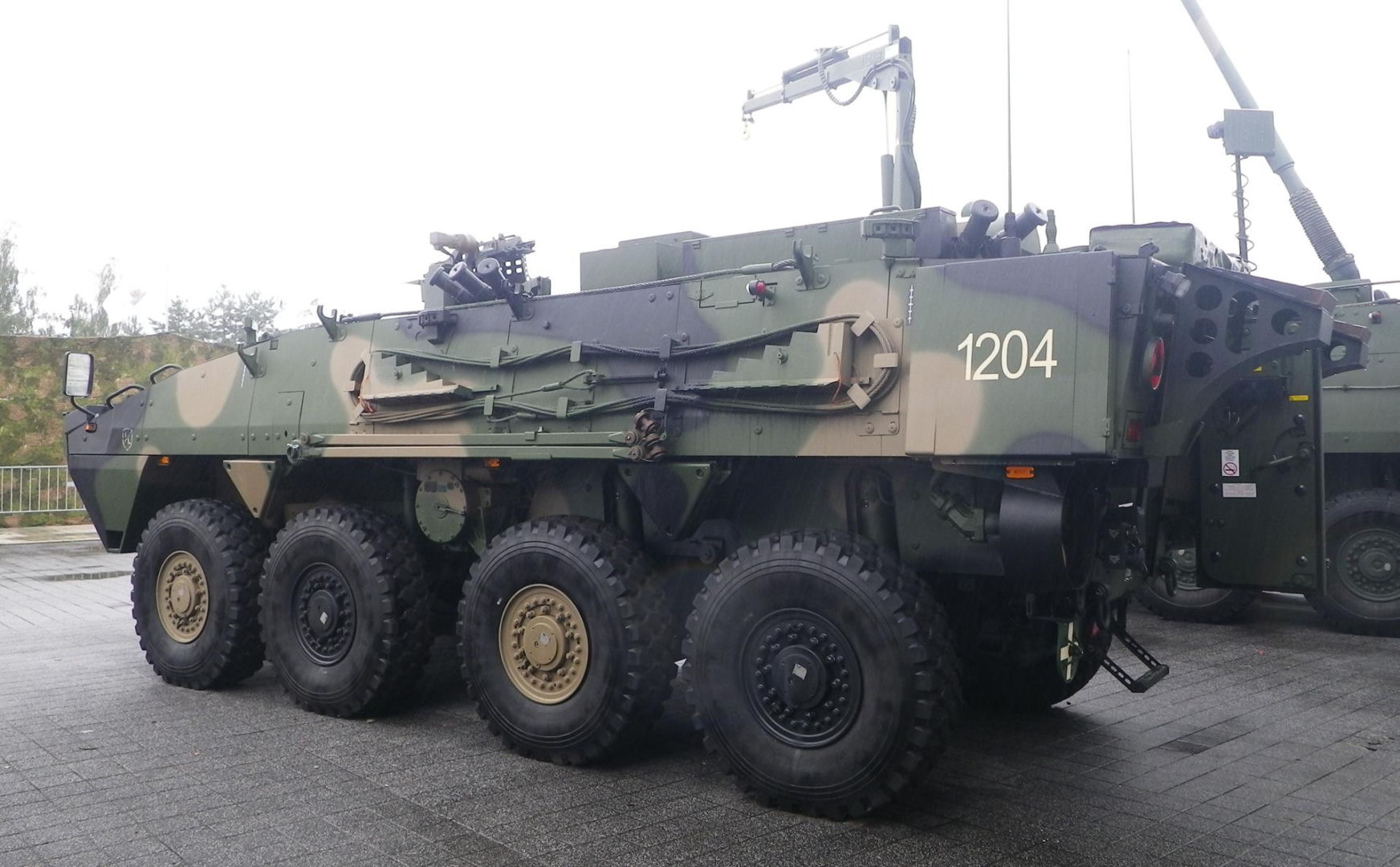 Stryker vs Rosomak