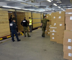GIGANTYCZNY przemyt papierosów w Kuźnicy [ZDJĘCIA]
