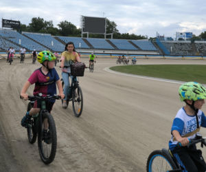 Rowerowa Stolica Polski - kręcili kilometry na stadionie w Lesznie