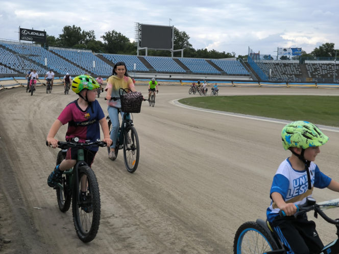 Rowerowa Stolica Polski - kręcili kilometry na stadionie w Lesznie