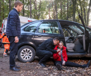 Na Wspólnej, odcinek 3389: Daria (Patrycja Topajew), Sławek Dziedzic (Mariusz Słupiński), Tadeusiak (Dariusz Wnuk)