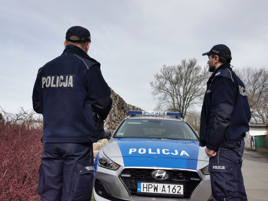 Szczecińscy policjanci kontrolują przestrzeganie kwarantanny