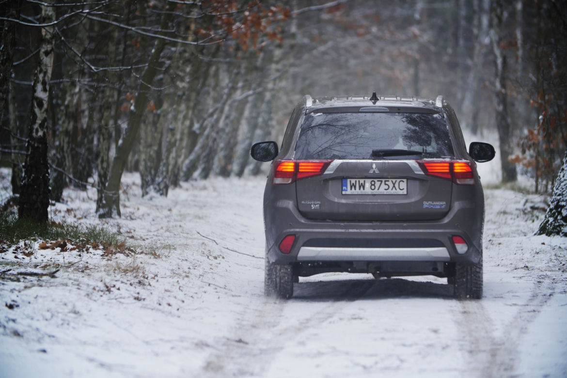 Mitsubishi Outlander PHEV lifting 2016