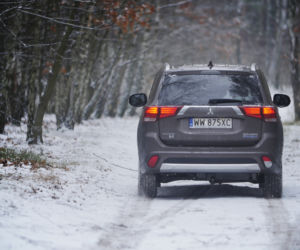 Mitsubishi Outlander PHEV lifting 2016