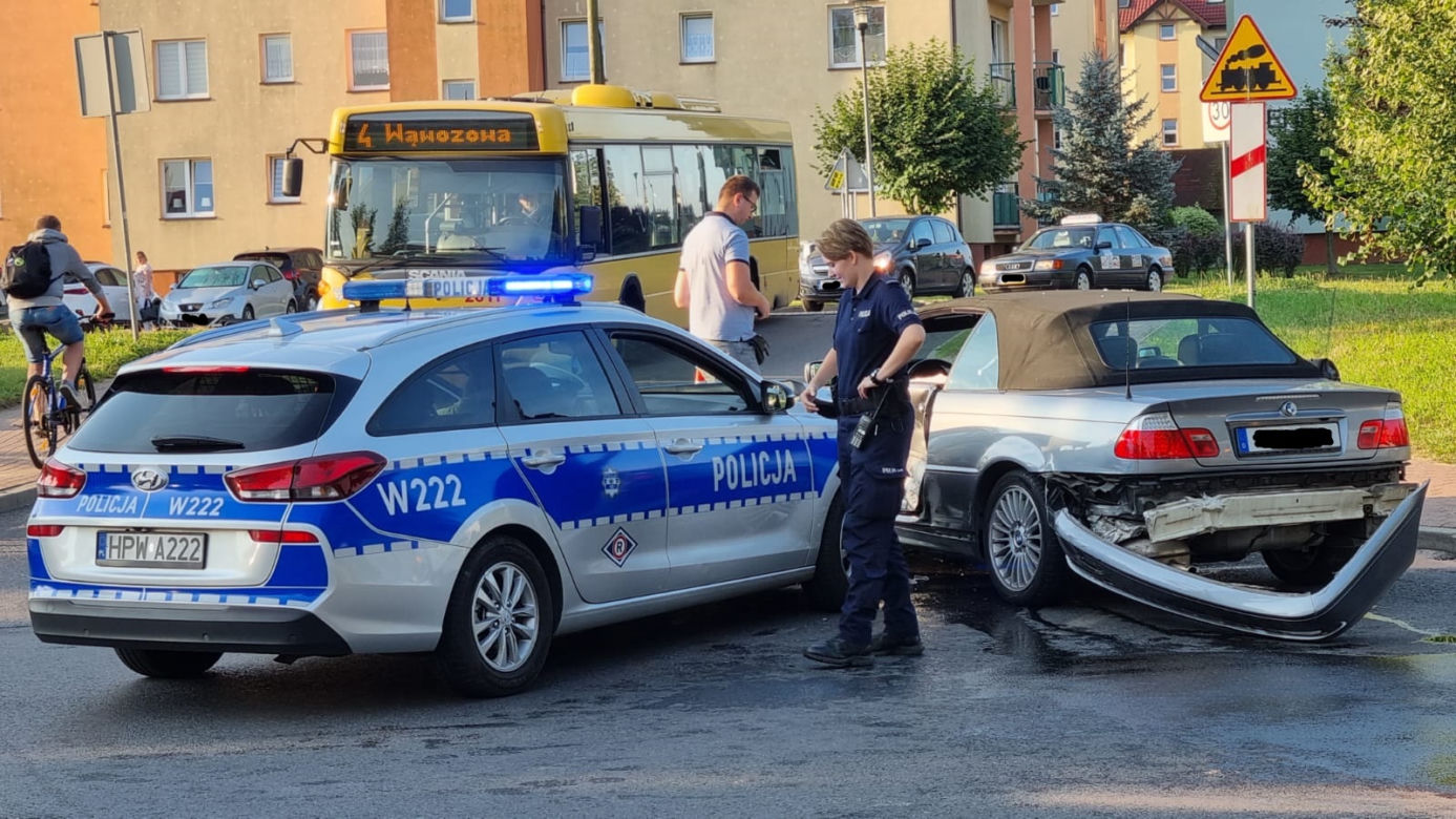 Szaleńczy pościg ulicami Koszalina. BMW staranowało radiowozy