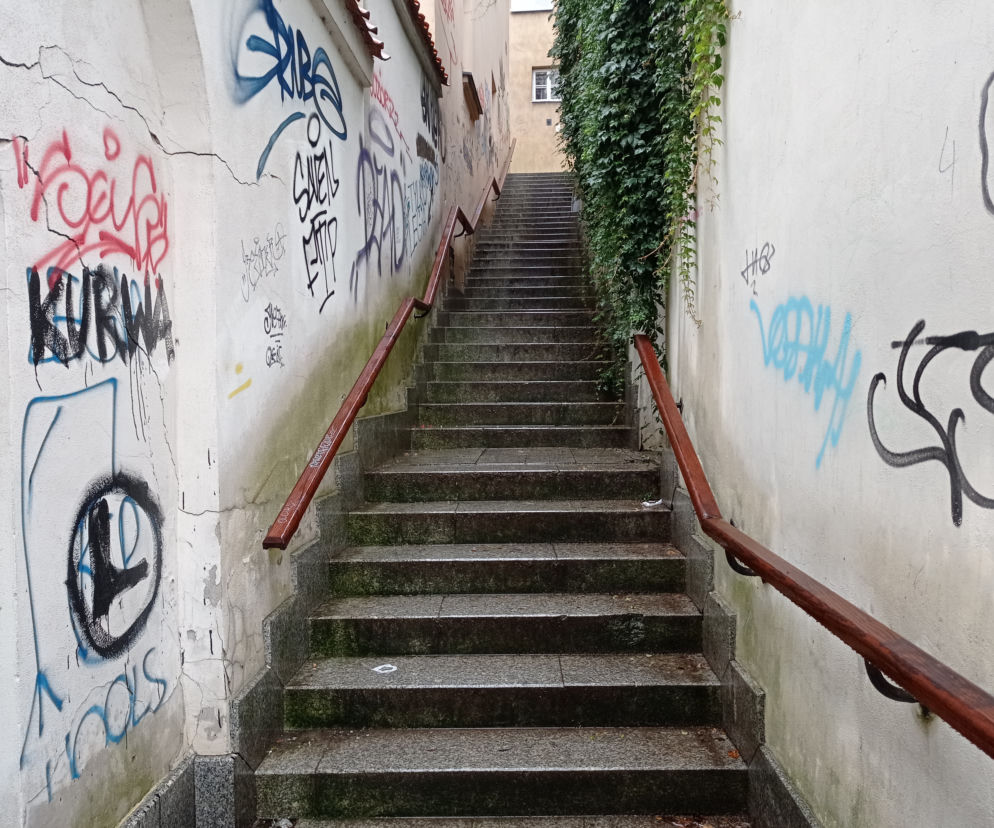Kamienne Schodki zniszczone przez wandali