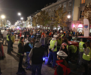 Nightskating. Warszawiacy przejechali stolicę na rolkach [Zdjęcia]