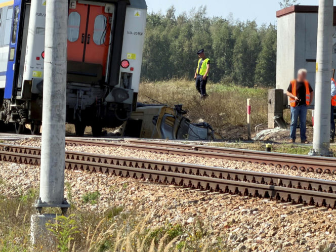 Wstrząsające zdjęcia z katastrofy kolejowej na Mazowszu