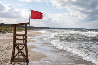 Sinice Świnoujście. Czy w Świnoujściu można się kąpać 19.08? Flaga, warunki pogodowe