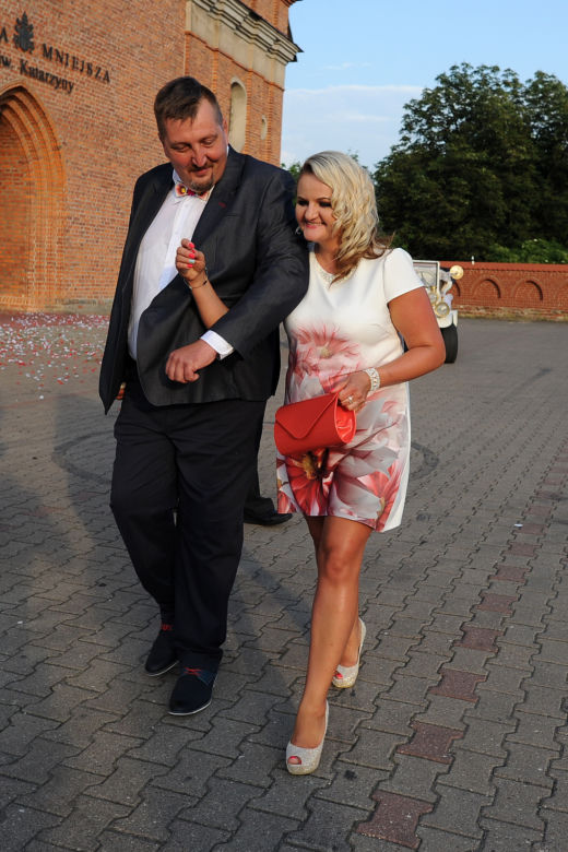 PAWEŁ SZAKIEWICZ ROLNIK Z PROGRAMU "ROLNIK SZUKA ŻONY" WZIĄŁ ŚLUB W BAZYLICE W BRANIEWIE